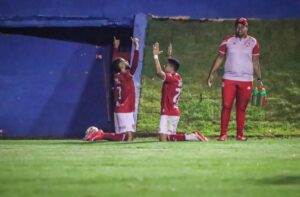 ANAPOLINA-X-APARECIDENSE-FOTO-ANAPOLINA-696x457