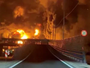 incendio-consome-o-deposito-de-petroleo-de-aqdasieh-em-teera-apos-ataque-israelense-em-meio-a-tensoes-com-os-eua-6518_400x300